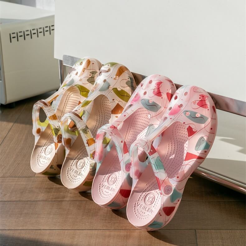 Women’s Closed-Toe Clogs