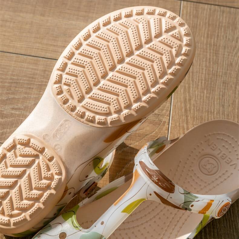 Women’s Closed-Toe Clogs