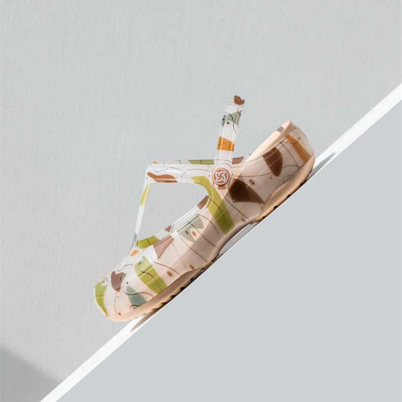 Women’s Closed-Toe Clogs