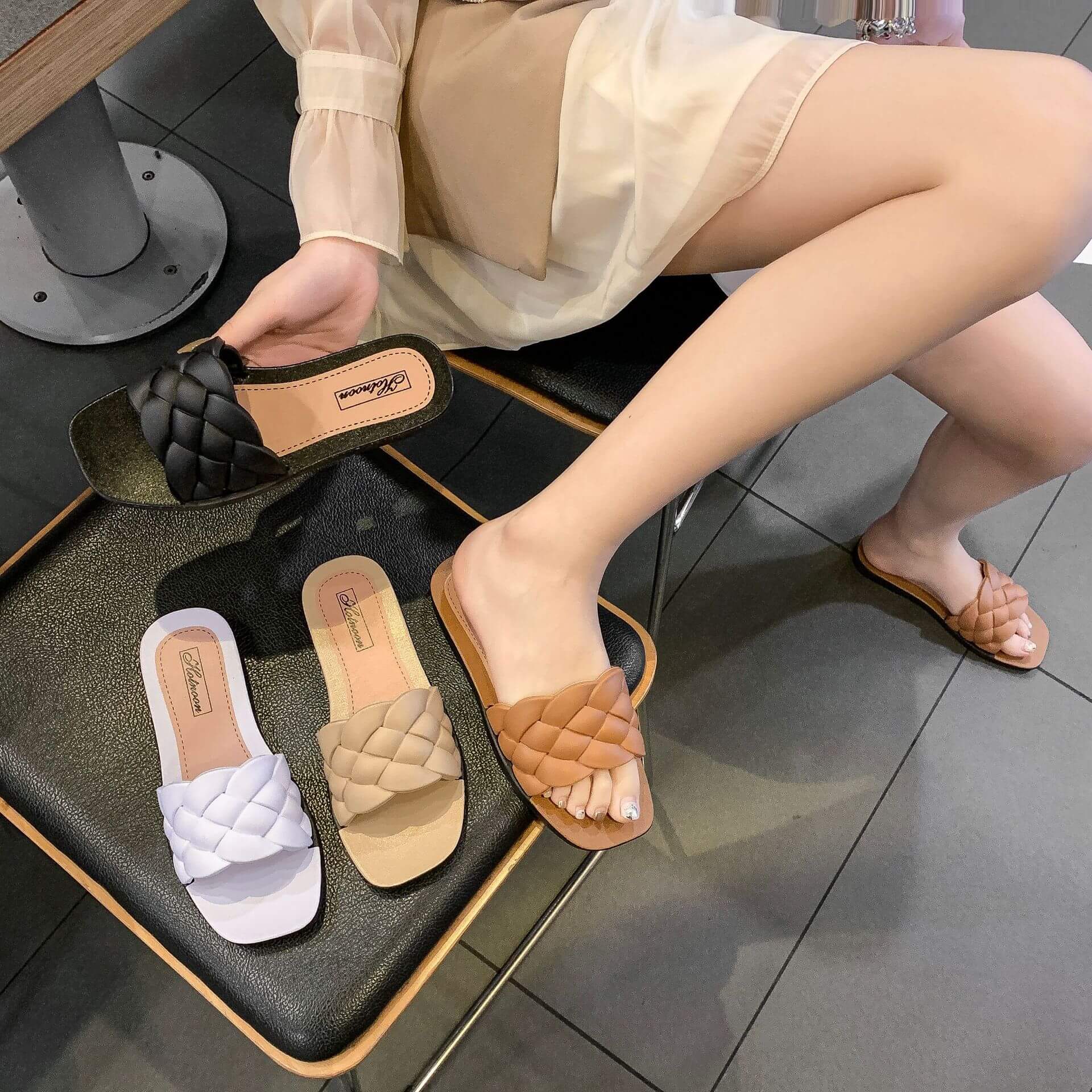 Flat Diamond-Shaped Women's Sandals