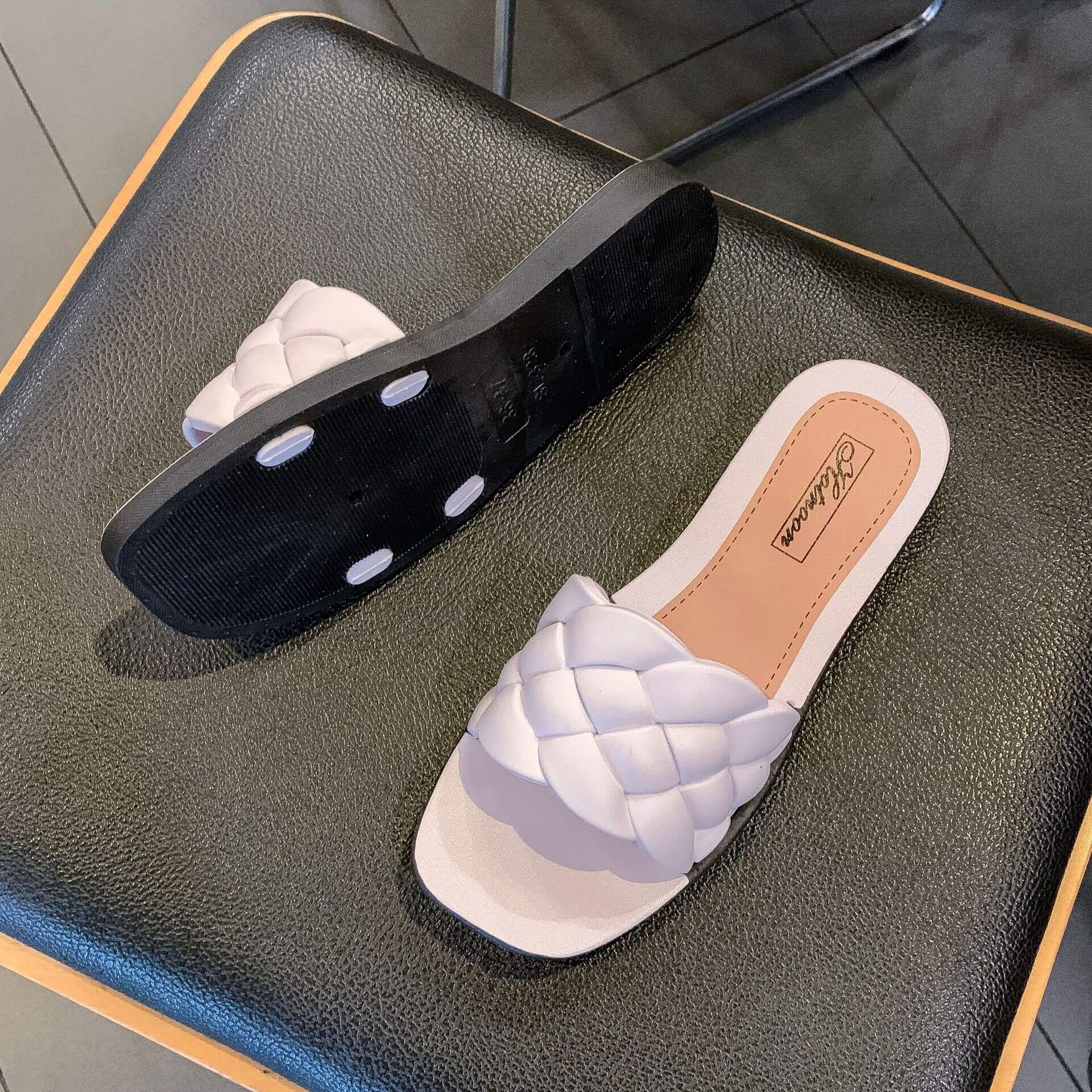 Flat Diamond-Shaped Women's Sandals