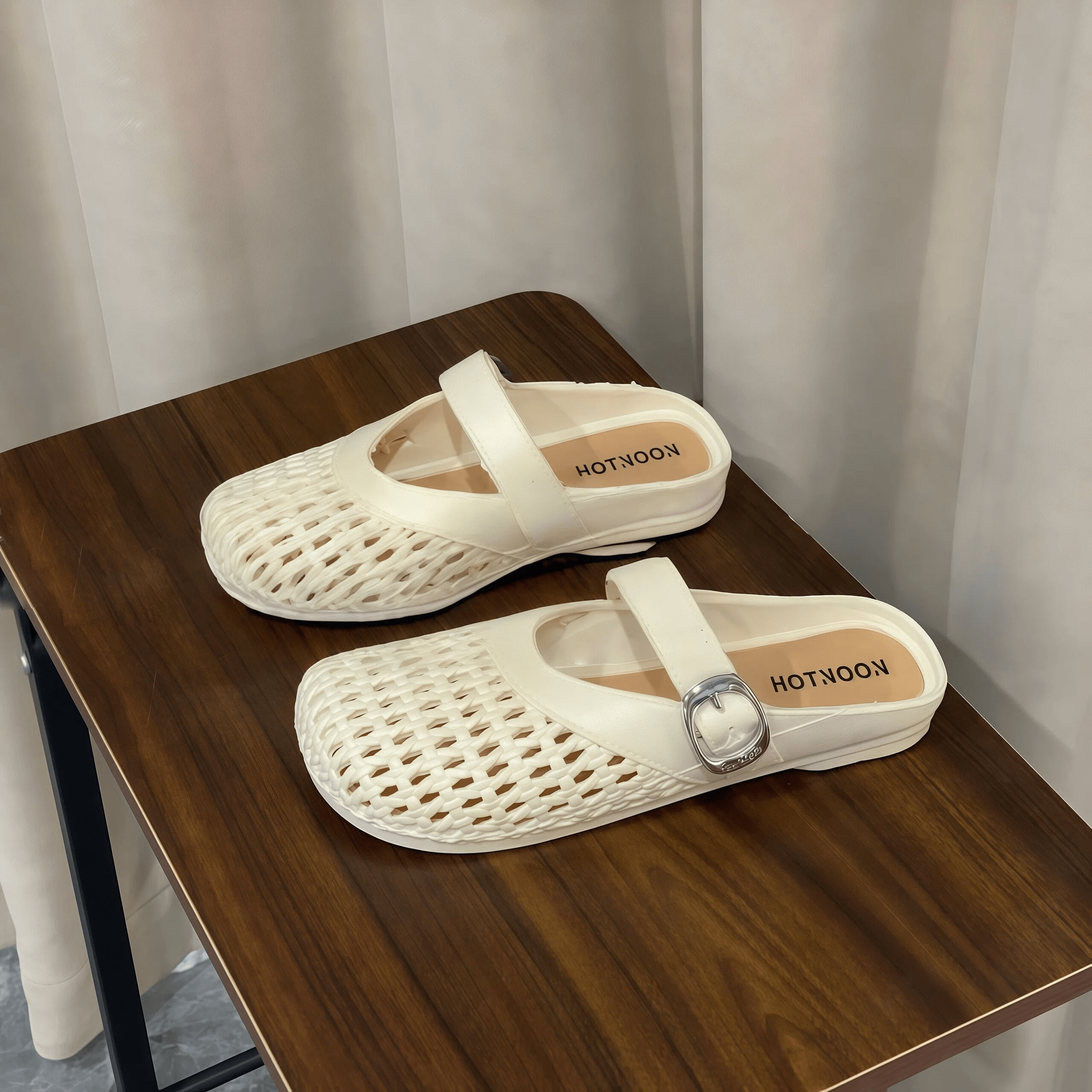 Toe-covering Sandals