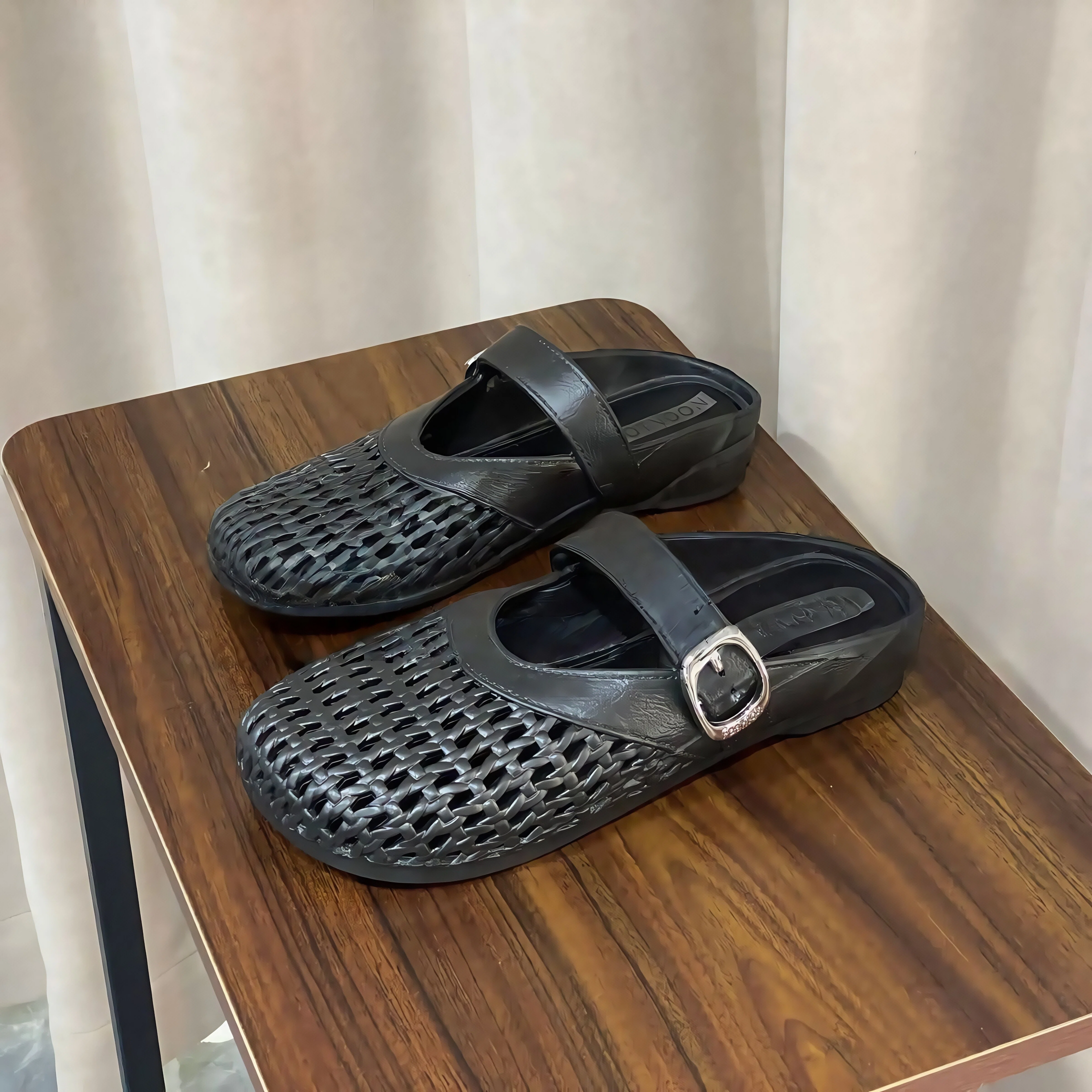 Toe-covering Sandals