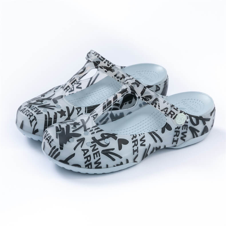 Women‘s Full Coverage Clogs