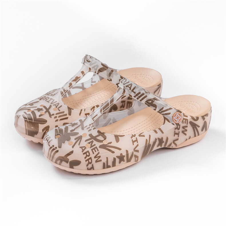 Women‘s Full Coverage Clogs